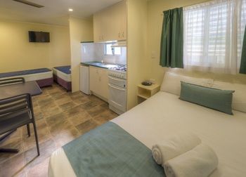 Alex Beach Cabins - Accommodation Burleigh 35