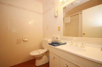 Golden Grain Motor Inn - Accommodation Burleigh 14