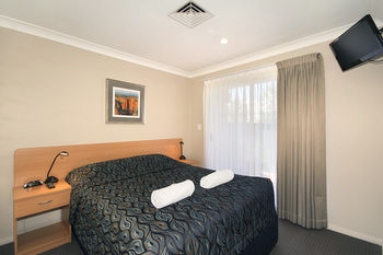 Edward Parry Motel & Apartments - Accommodation Burleigh 13