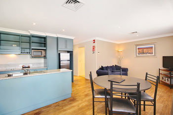 Edward Parry Motel & Apartments - Accommodation Burleigh 16