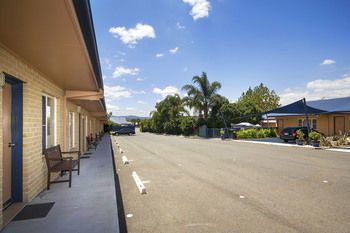 Edward Parry Motel & Apartments - Accommodation Burleigh 20