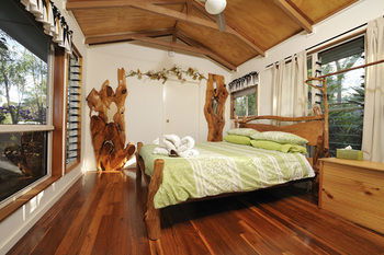 Uluramaya Retreat Cabins - Accommodation Burleigh 12
