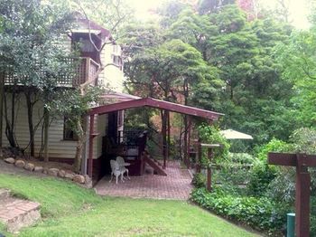 Stones Throw Cottage Bed & Breakfast - Accommodation Burleigh 1