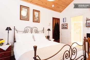 Stones Throw Cottage Bed & Breakfast - Accommodation Burleigh 15