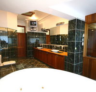 Relaxin - Accommodation Burleigh