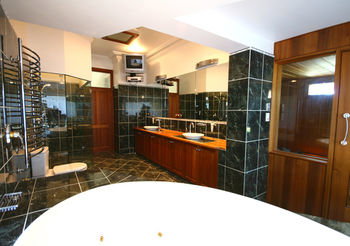 Relaxin - Accommodation Burleigh 0