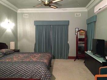 Relaxin - Accommodation Burleigh 2