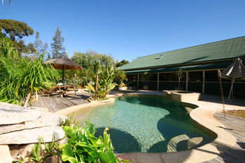 Relaxin - Accommodation Burleigh 9
