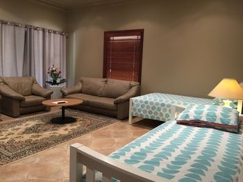 Relaxin - Accommodation Burleigh 23