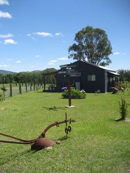 The Wattle Lodge - Accommodation Burleigh 2