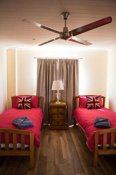 The Wattle Lodge - Accommodation Burleigh 3