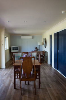 The Wattle Lodge - Accommodation Burleigh 13