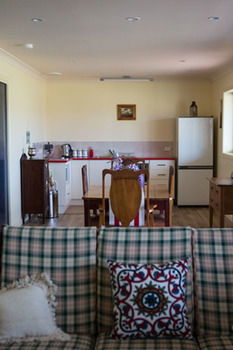 The Wattle Lodge - Accommodation Burleigh 16