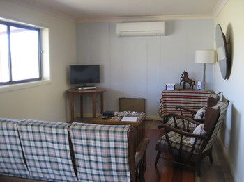 The Wattle Lodge - Accommodation Burleigh 18
