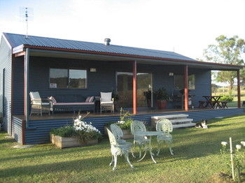The Wattle Lodge - Accommodation Burleigh 24
