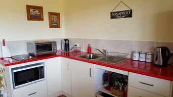 The Wattle Lodge - Accommodation Burleigh 38