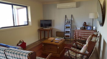 The Wattle Lodge - Accommodation Burleigh 39