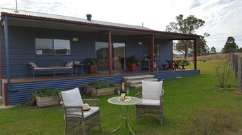 The Wattle Lodge - Accommodation Burleigh 41
