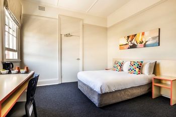 The Granville Hotel - Accommodation Burleigh 26