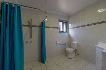 CBD Accommodation Tamworth - Accommodation Burleigh 0