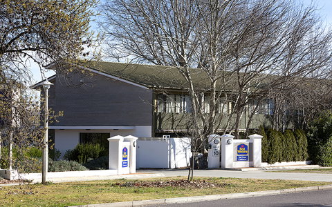 BEST WESTERN Tall Trees Canberra - Accommodation Burleigh 0