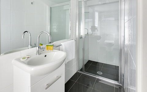 BEST WESTERN Tall Trees Canberra - Accommodation Burleigh 2