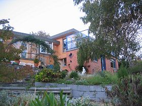 Alexanders Airport Accommodation - Accommodation Burleigh 0