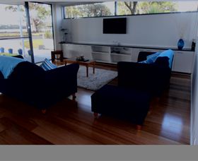 Tuckers Rocks Cottage - Accommodation Burleigh 1