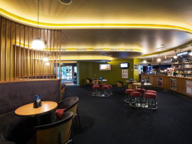 Carlyle Hotel - Accommodation Burleigh 0