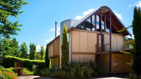 Hepburn Spa Pavilions - Saffron - Accommodation Burleigh 4