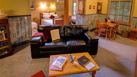 Trawool Cottages & Farmstay - Accommodation Burleigh 6