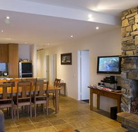 Alpine Woodsmoke Apartments - Accommodation Burleigh
