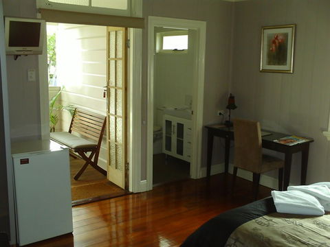 Kirkland House - Accommodation Burleigh 1