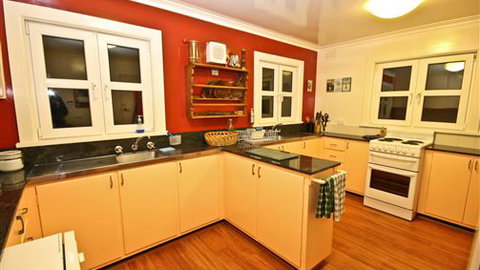 Red Onion Ski Chalet - Accommodation Burleigh 2