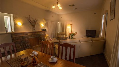 Benson House And Benson Lodge - Accommodation Burleigh 0