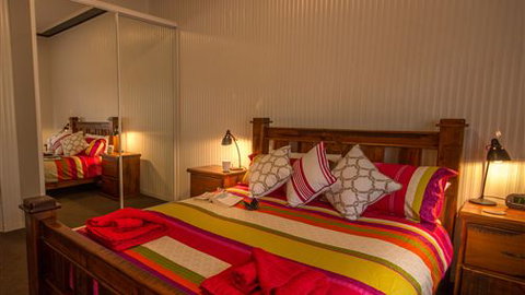 Benson House And Benson Lodge - Accommodation Burleigh 1