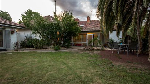 Benson House And Benson Lodge - Accommodation Burleigh 7