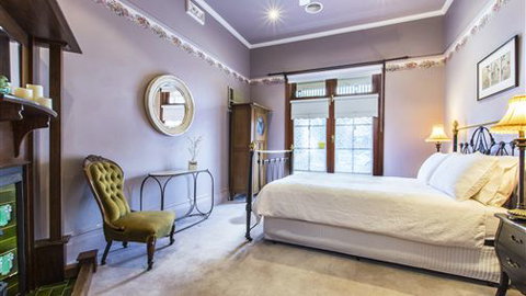 Avalon Guesthouse - Accommodation Burleigh 1