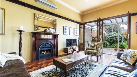 Avalon Guesthouse - Accommodation Burleigh 0