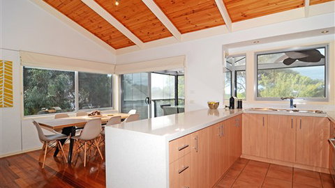 Barrakee Beach House - Anglesea - Accommodation Burleigh 1