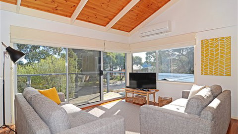 Barrakee Beach House - Anglesea - Accommodation Burleigh 0