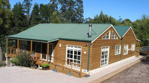 Wattletree Cottage - Accommodation Burleigh 1