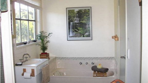 Wattletree Cottage - Accommodation Burleigh 2