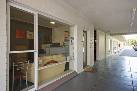 Hello Adelaide Motel + Apartments - Accommodation Burleigh 1