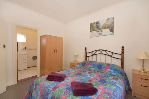 Hello Adelaide Motel + Apartments - Accommodation Burleigh 0