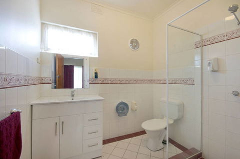 Hello Adelaide Motel + Apartments - Accommodation Burleigh 3