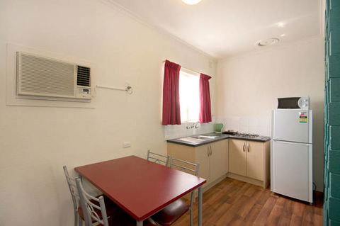 Hello Adelaide Motel + Apartments - Accommodation Burleigh 4