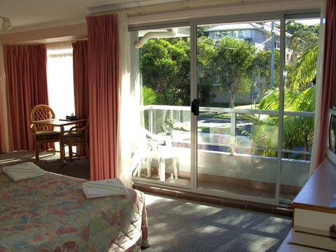 Barkley Inn - Accommodation Burleigh 2