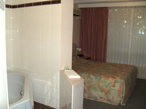 Barkley Inn - Accommodation Burleigh 4