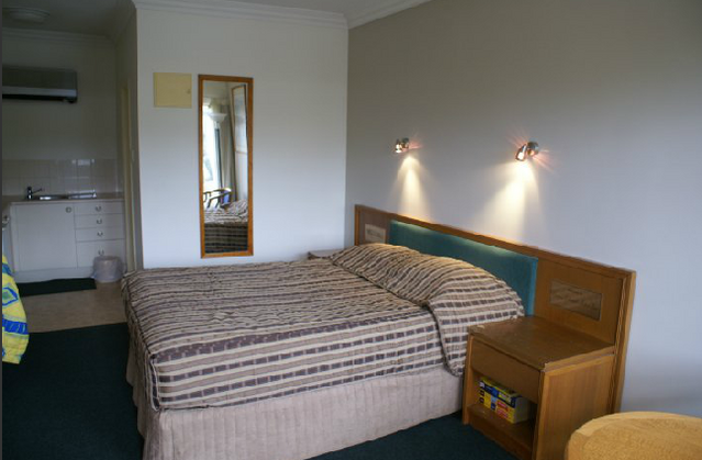 Coopers Colonial Motel - Accommodation Burleigh